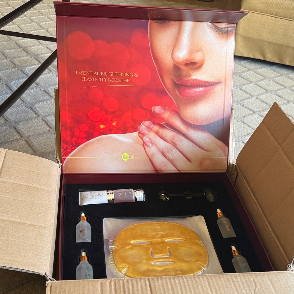 Essential Brightening & Elasticity Boost Set by Prédiré - Gold and Red